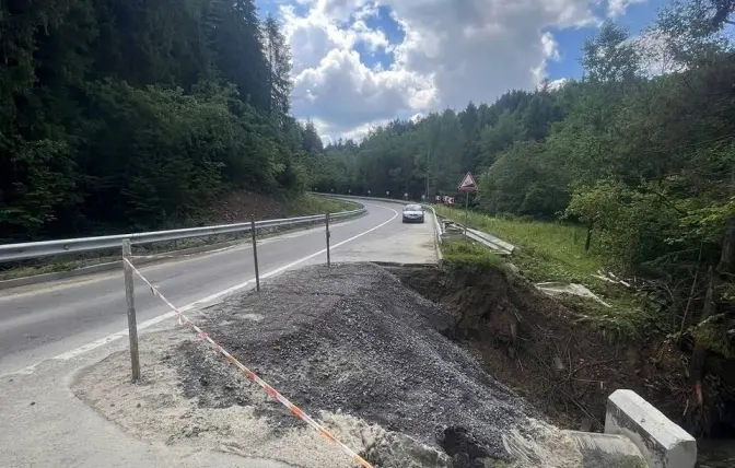 Частина дороги на Львівщині, що пошкоджена через негоду, незабаром стане проїзною