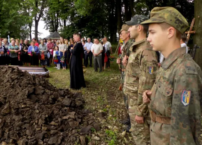 На Львівщині цьогоріч розграбували 15 солдатських поховань