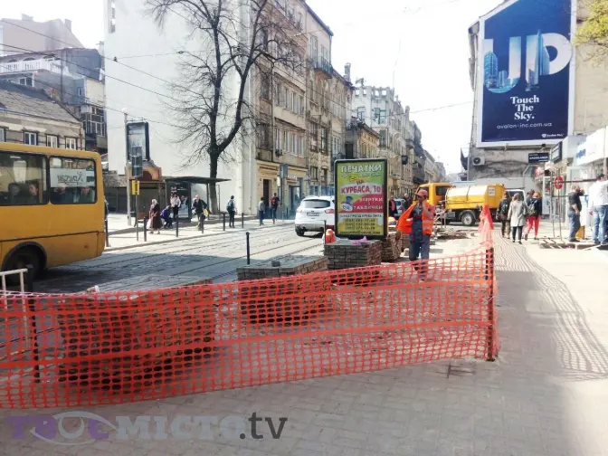 Як облаштують пішохідний простір на вулиці Дорошенка