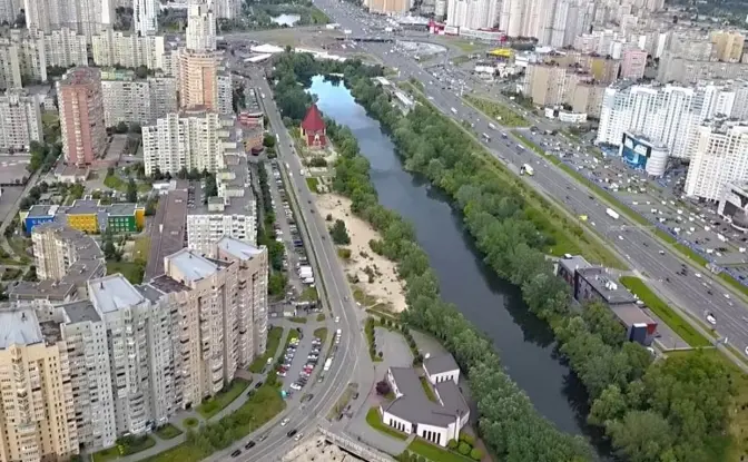 На Позняках продовжують облаштовувати парк «Срібний кіл». Деталі