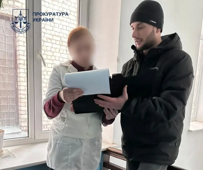 У Києві 8-річна дівчинка померла через несвоєчасне виявлення пневмонії: лікарці повідомили про підозру