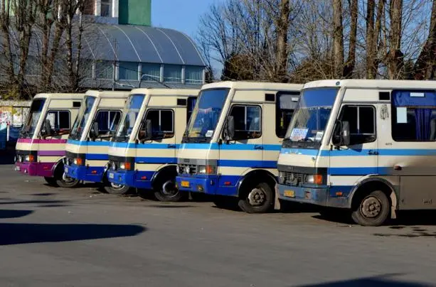 Львівська ОВА розірвала договори з п’ятьма перевізниками: яких маршрутів це стосується