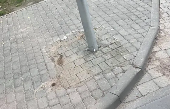 У Львові комунальники замість реальної намалювали бруківку на бетоні