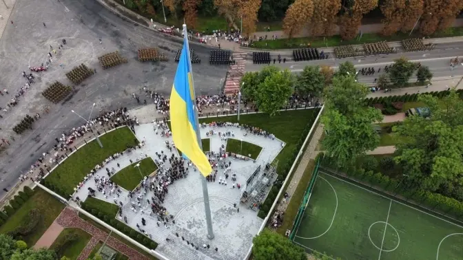У Львові на найвищому флагштоку підняли державний прапор
