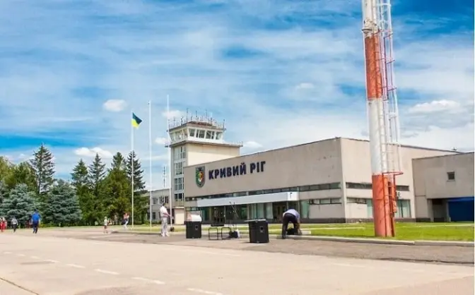 Окупанти вдарили двома ракетами по аеропорту на Дніпропетровщині