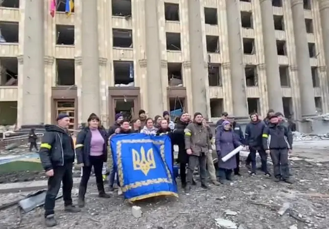 «Російська ракета, йди на ...!» Харків'яни записали відео окупантам після обстрілів. Відео