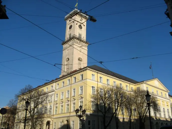 Завтра на львівській ратуші вивісять прапор з Майдану