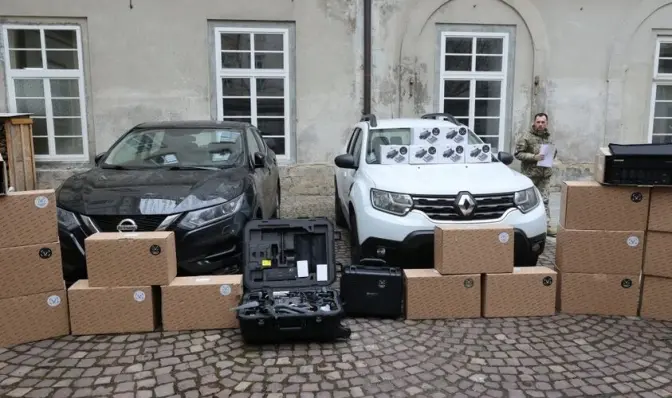 Львів передав захисникам авто, квадрокоптери та зарядні блоки