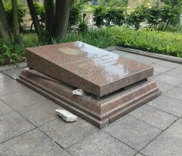 Чоловіка, який у Львові хотів вкрасти прах агента НКВС, оштрафували