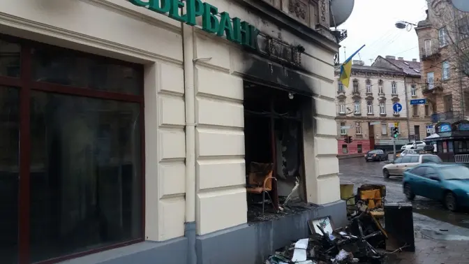 Як львів’яни ставляться до підпалів російських банків. Опитування