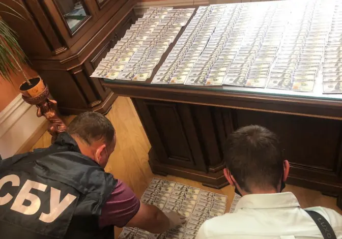 Посадовця Брюховицької селищної ради звинувачують у відчуженні землі Міноборони