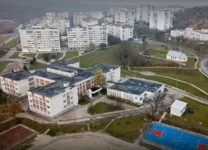Адмінкорпус екстреної медичної допомоги тимчасово може переїхати у школу