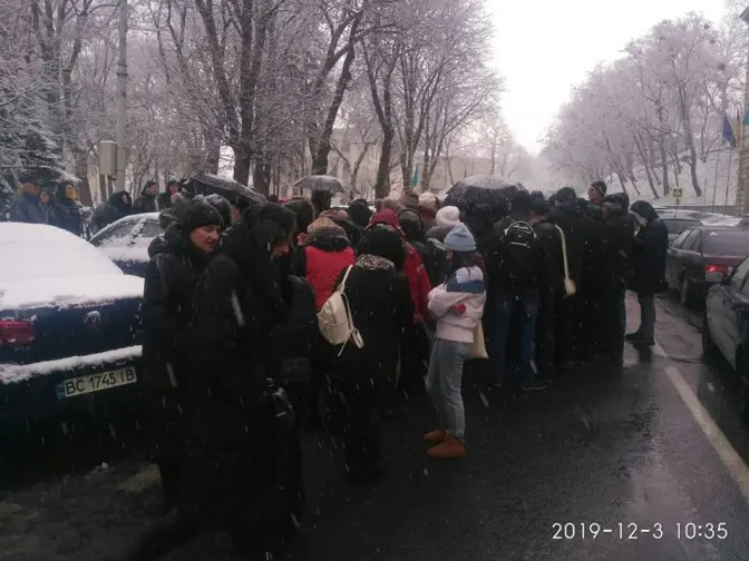У Львові працівники швидкої допомоги пікетували ЛОДА і ЛОР