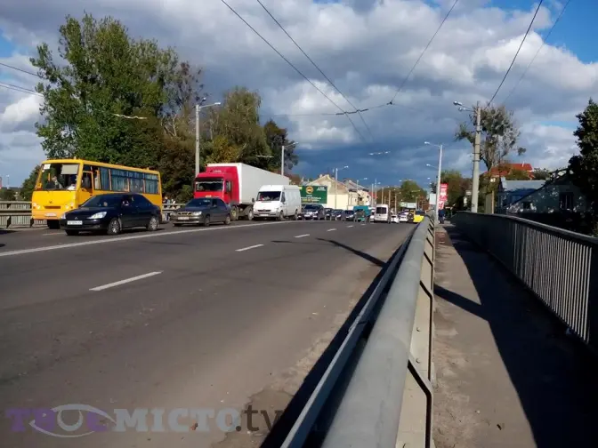 Підрядника ремонту моста на Городоцькій звинувачують у розкраданні бюджетних коштів