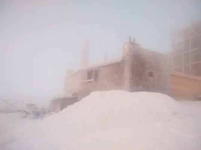 Карпати замело снігом. Фотофакт