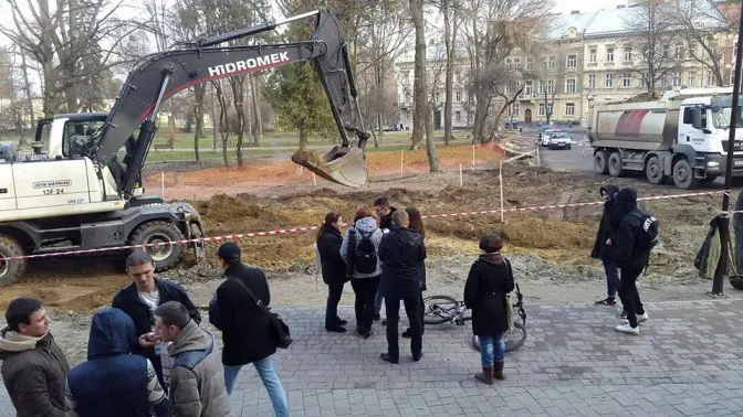 У Львові активісти зупинили роботи у сквері св. Юра, в ЛМР обіцяють провести службове розслідування