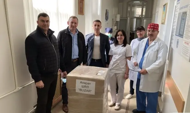 Львівська ІТ-компанія SoftServe передала два апарати ШВЛ медикам