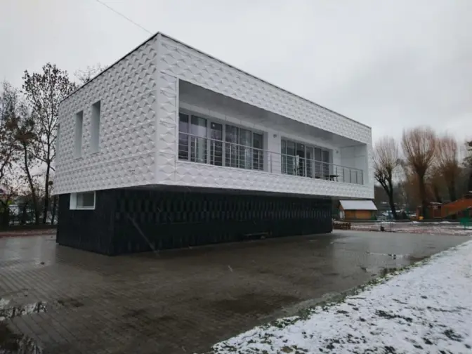 На стадіоні «Юність» у Львові завершили будівництво роздягалень. Фото