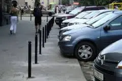 У Львові на ще одній вулиці тротуари відгородять стовпцями