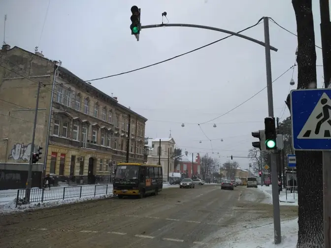 Після реконструкції на Личаківській запрацювали перші світлофори. Фото