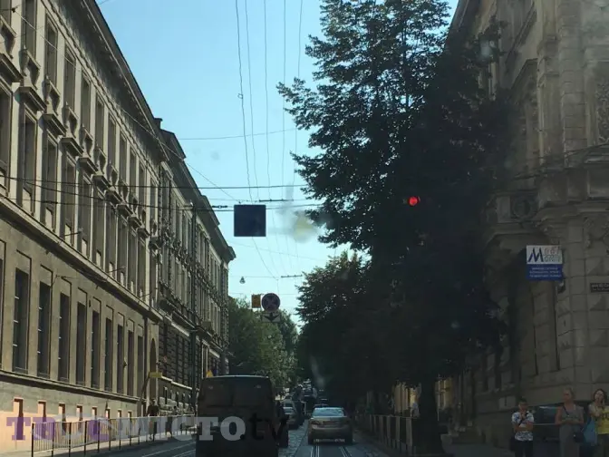 На перехресті Словацького-Дорошенка запрацювали світлофори