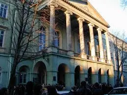 Біля театру ім. Заньковецької у Львові облаштували велопарковку