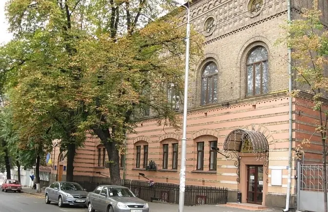 Мінкульт через суд запобіг рейдерському захопленню приміщення столичного університету