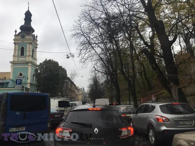 Ситуація на дорогах Львова: затор на Коперника