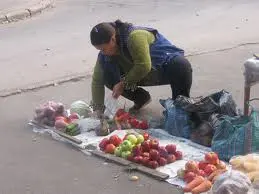 Щоб уникнути отруєнь, львів'ян просять не купувати продукти на вулиці