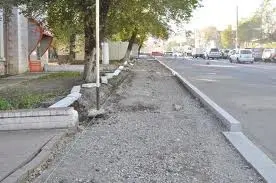 Через непроплати у Львові досі не відремонтували тротуари