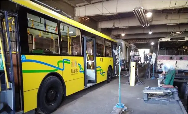 У Львові відремонтували два тролейбуси. Фото