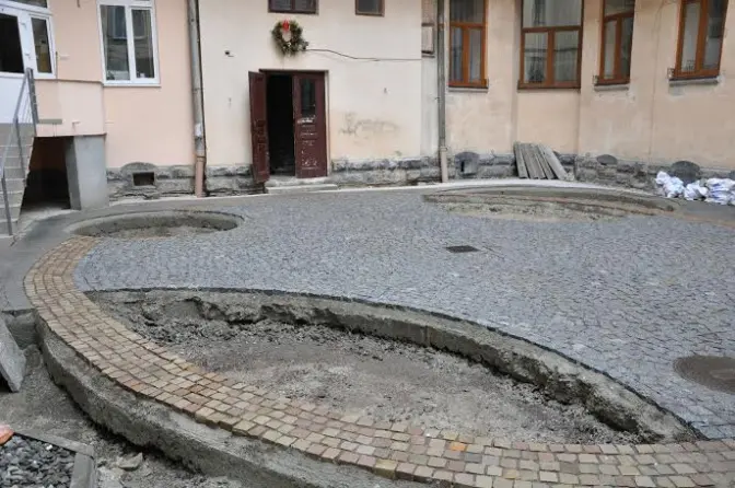 У центрі Львова відновили міський дворик