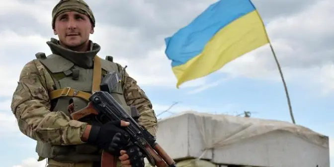 Для допомоги військовим з аукціону продадуть картини художників та дизайнерський одяг