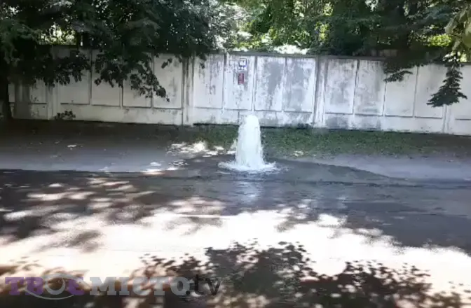 Ситуація на дорогах Львова: вулиця Дашкевича залита водою. Фото, відео