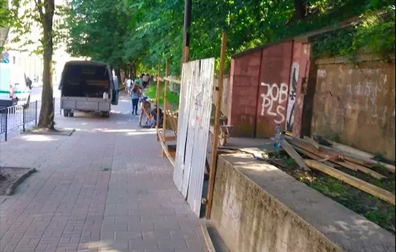 У Львові почали реставрувати фонтан «Водолій»