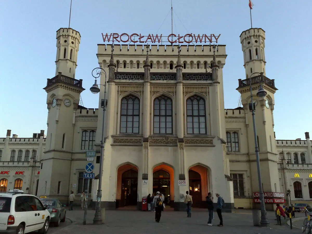 Як у Вроцлаві провели реконструкцію привокзальної площі