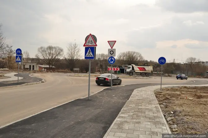 У Львові ремонтують вулицю Трускавецьку. Актуальні фото