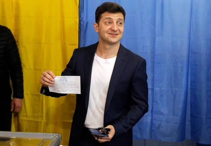 Володимира Зеленського оштрафували на 850 грн за показаний бюлетень