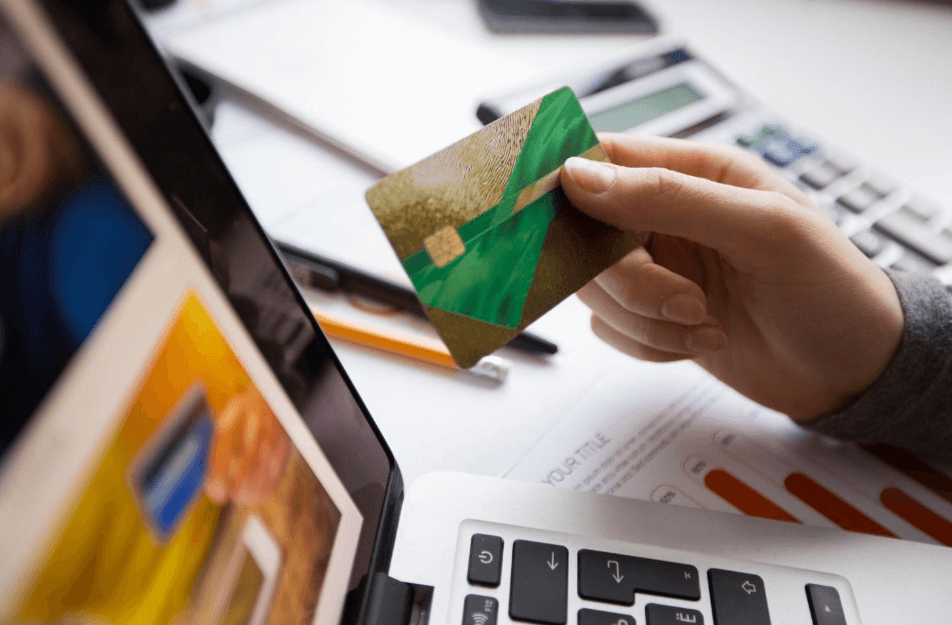 Платіжні картки з криптогаманцем: чи замінять вони банки