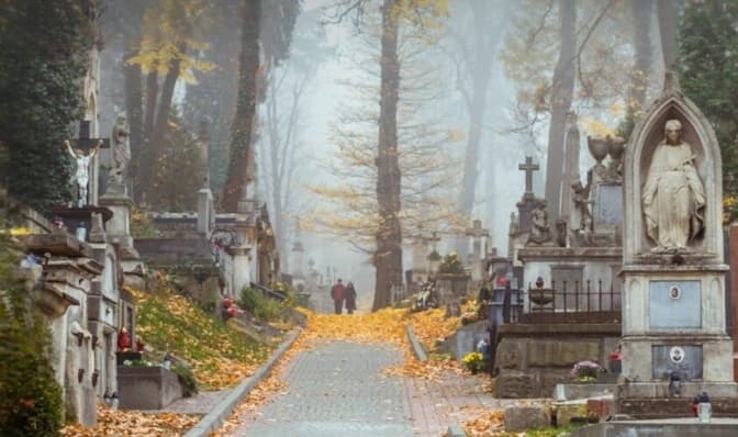 У Львові сьогодні проведуть екскурсію на Личаківському цвинтарі
