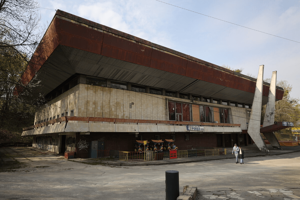 Колишній палац молоді "Романтик" у Парку культури / Фото: ЛМР
