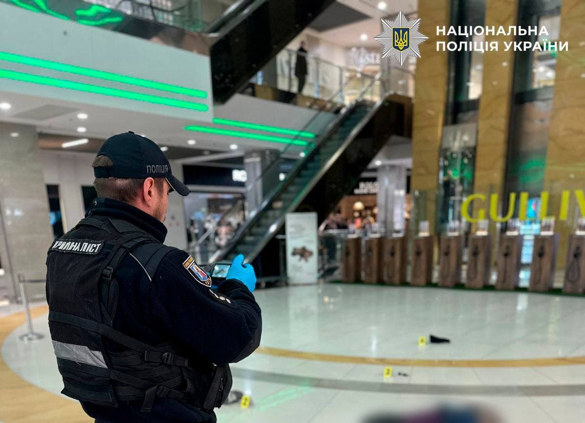 У ТРЦ «Гулівер» в Києві чоловік загинув після падіння з висоти