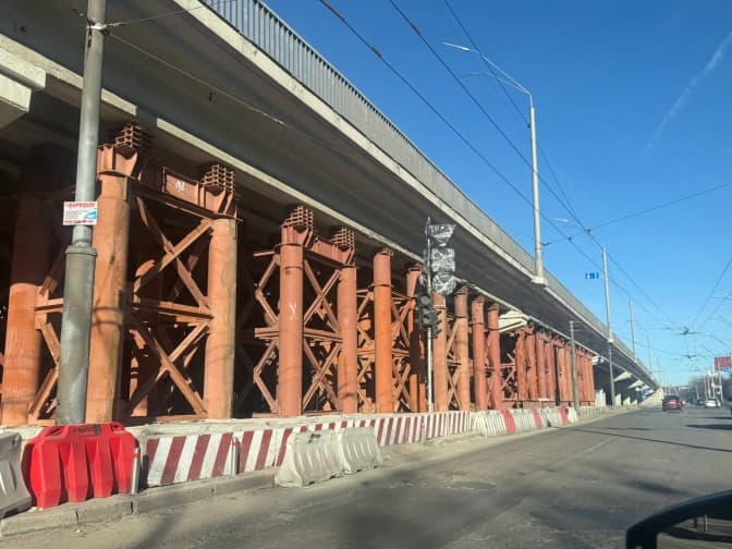 Відремонтований за 202 млн грн шляхопровід на Нивках у Києві почав руйнуватися — «Пасажири Києва»