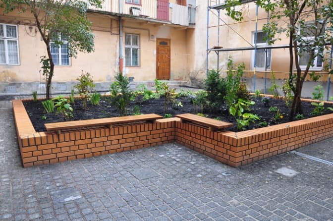 У Львові впорядкували ще один внутрішній дворик. Фото