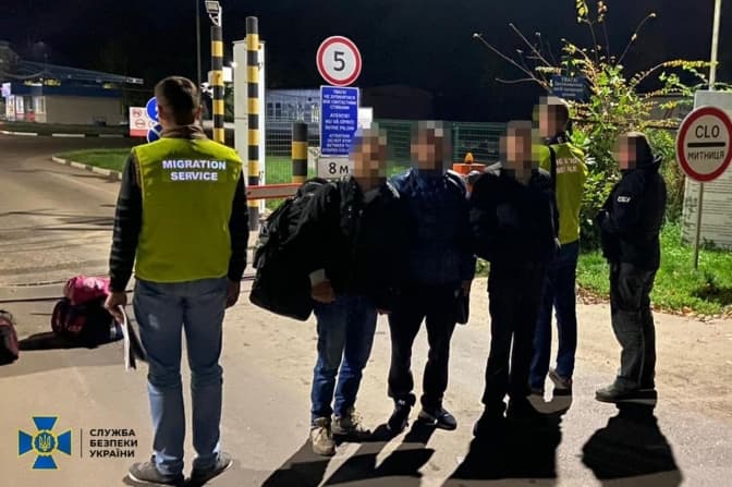 З Львівщини депортували росіянина та ще двох іноземців-кримінальників