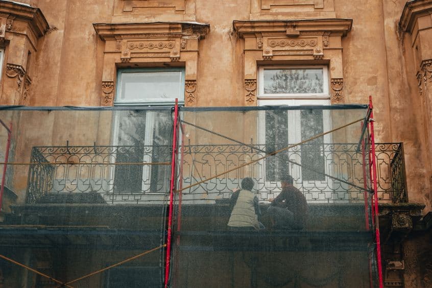 У Львові почали реставрувати балкон 100-літнього будинку