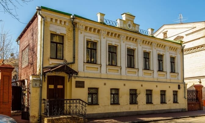 Два київські музеї змінюють назви