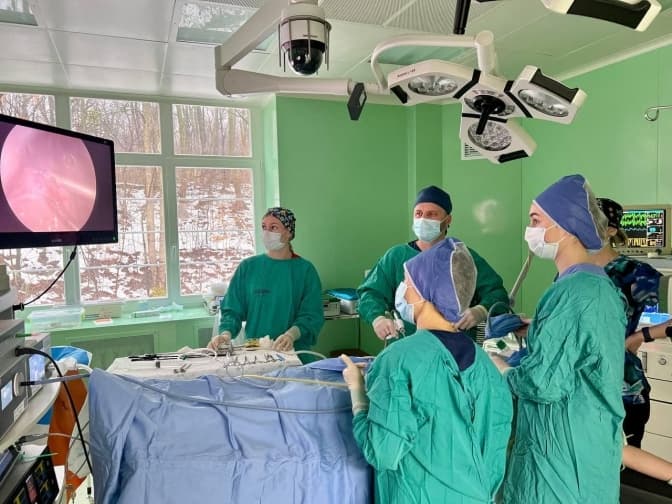 У Львові прооперували 16-річну дівчину зі складною вадою кишківника