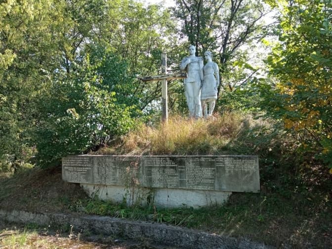 На Львівщині демонтують радянський монумент, який є пам'яткою України