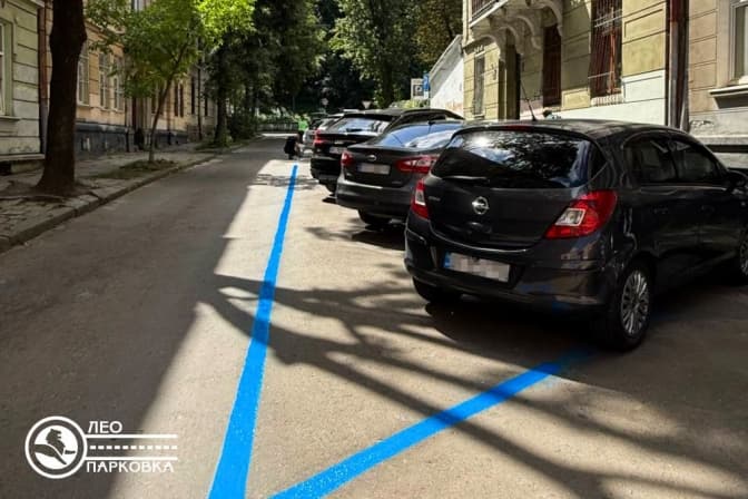 У Львові оновили розмітку на більш ніж 100 паркувальних майданчиках